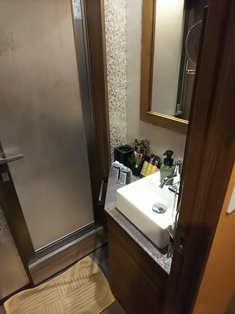 HOTEL ENJU 別邸万華(台東区/ラブホテル)の写真『204号室、洗面所』by いつものヤマザキ