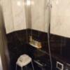 HOTEL VARKIN 池袋西口店(豊島区/ラブホテル)の写真『501号室（浴室奥からシャワー部分。スライド固定式でヘッドは壁向き）』by 格付屋