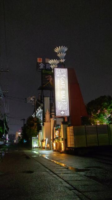 厚木ゲートバリ(厚木市/ラブホテル)の写真『22年6月の夜の外観です。』by キジ