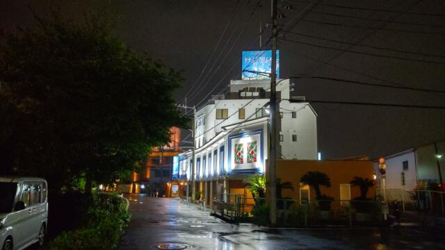 Hotel Honu（ホヌ）(厚木市/ラブホテル)の写真『22年6月の夜の外観です。』by キジ