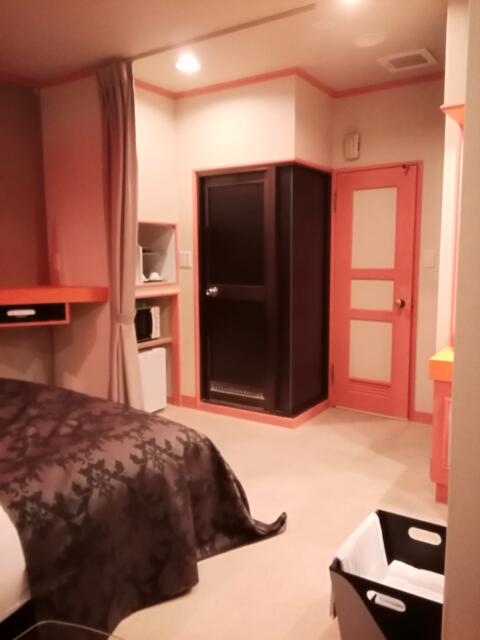 HOTEL TIME(厚木市/ラブホテル)の写真『216号室、中央がお風呂。(22,6)』by キジ