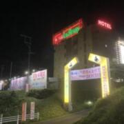 HOTEL La Rouge（ラルージュ）(福島市/ラブホテル)の写真『夜の外観』by まさおJリーグカレーよ