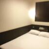 池袋セントラルホテル(豊島区/ラブホテル)の写真『403号室 寝室入口から見た室内』by ACB48