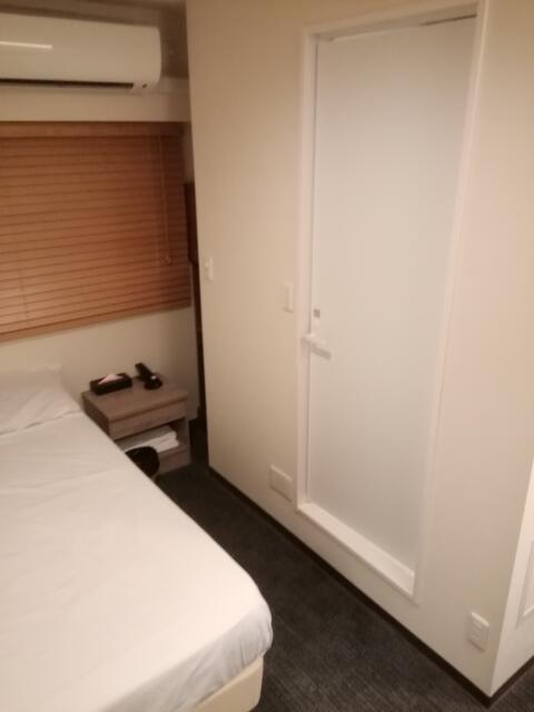 HOTEL Plaisir Akihabara(ホテルプレジール秋葉原)(千代田区/ラブホテル)の写真『202号室、ユニットバスの入口です。(22,6)』by キジ