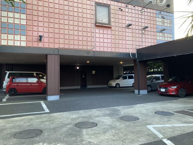 HOTEL Ｊ＆Ｊ（ジェイアンドジェイ）(石岡市/ラブホテル)の写真『駐車場』by まさおJリーグカレーよ