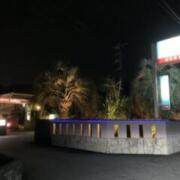 HOTEL SARAI（サライ）(土浦市/ラブホテル)の写真『夜の外観』by まさおJリーグカレーよ