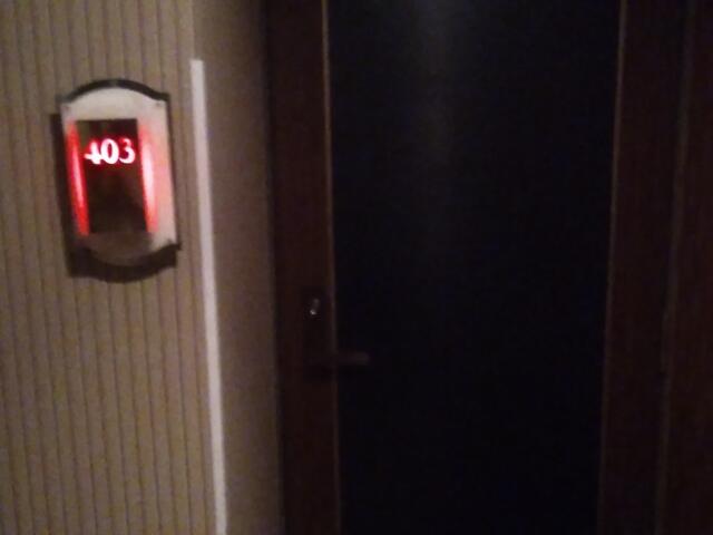 AKAIKUTSU(横浜市中区/ラブホテル)の写真『403号室(Bクラス)入り口』by イノシシのおっさん