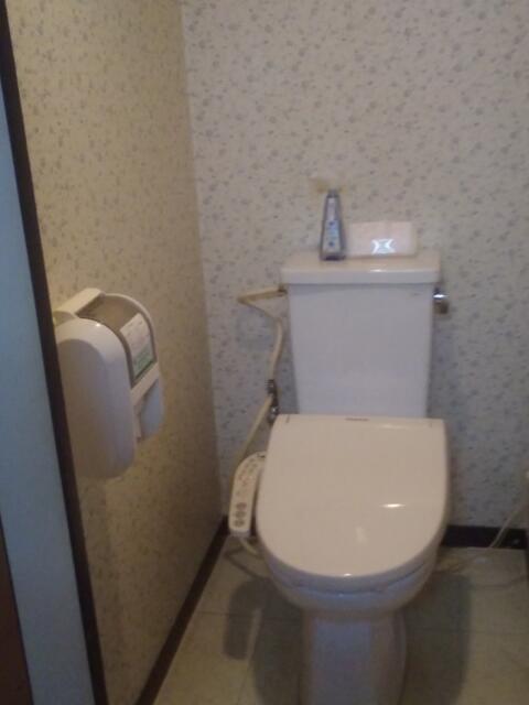 AKAIKUTSU(横浜市中区/ラブホテル)の写真『403号室(Bクラス)トイレ』by イノシシのおっさん