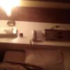 AKAIKUTSU(横浜市中区/ラブホテル)の写真『403号室(Bクラス)ベッド上のティッシュ、コンドーム、照明・BGM 等の集中スイッチ』by イノシシのおっさん
