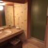ホテル ジョイボックス41(大阪市/ラブホテル)の写真『308号室　洗面台と一段上がるバスルーム』by 92魔