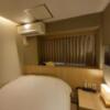 ホテル 小山 (KOYAMA）(新宿区/ラブホテル)の写真『203号室　ベッド。頭の上にクーラー。冷風が直接頭に当たるのはマイナスポイント。』by angler