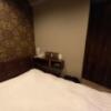 HOTEL ALLURE（アリュール）(渋谷区/ラブホテル)の写真『102号室　ベッドサイド　音響　空調　電話機なと』by angler
