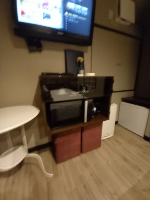 HOTEL ALLURE（アリュール）(渋谷区/ラブホテル)の写真『102号室　テレビ　湯茶のセット』by angler