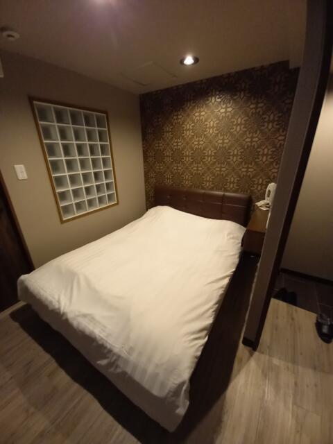 HOTEL ALLURE（アリュール）(渋谷区/ラブホテル)の写真『102号室　室内全景』by angler