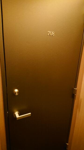 ヒルズホテル五反田(品川区/ラブホテル)の写真『708号室 入口ドア』by 舐めたろう