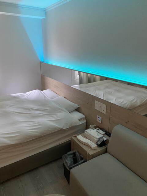 HOTEL ALLURE～アリュール～(船橋市/ラブホテル)の写真『208号室(関節照明：青)』by こねほ