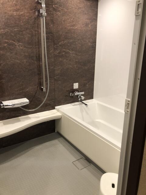 HOTEL BENE(ベーネ)(広島市中区/ラブホテル)の写真『403号室の浴室』by カサノヴァTソプラノ
