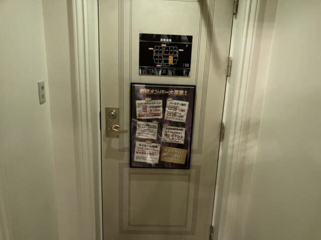 HOTEL CUE厚木(厚木市/ラブホテル)の写真『311号室　玄関』by KAMUY