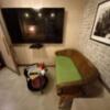 OLD SWING MUSIC STYLE HOTEL(渋谷区/ラブホテル)の写真『306号室　ベッド足元側　ソファーと大きめのテレビ』by angler