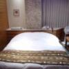 HOTEL LOTUS千葉(八千代市/ラブホテル)の写真『22号室　ベッド』by マーケンワン