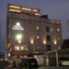 HOTEL LOTUS千葉(八千代市/ラブホテル)の写真『夜の外観②』by マーケンワン