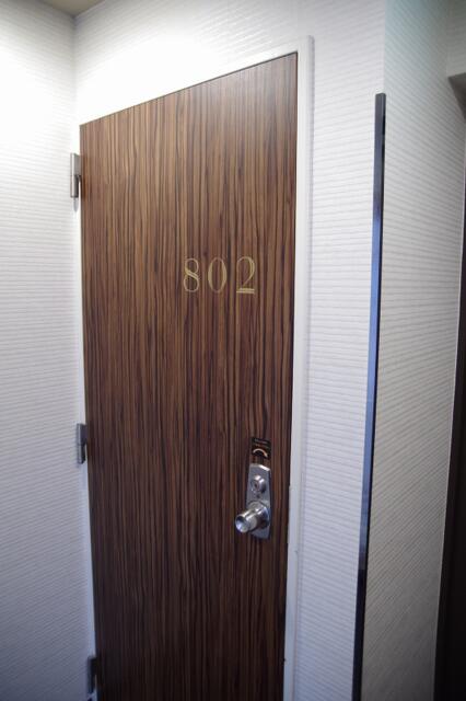 AMAND HOTEL（アマンド）(文京区/ラブホテル)の写真『802号室　ドア』by マーケンワン