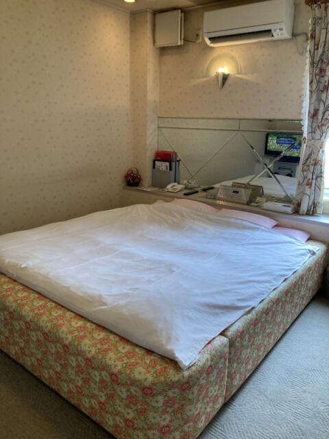 ホテル女神(浜松市/ラブホテル)の写真『26号室ベッド』by 一刀流