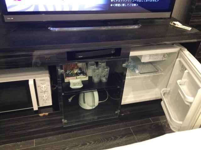 ホテル ZERO Ⅱ’(渋谷区/ラブホテル)の写真『212号室 キャビネット、持ち込み用冷蔵庫』by ACB48
