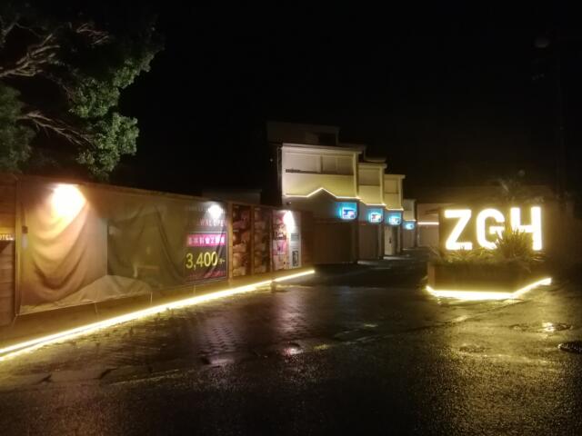 ZENBA GATEWAY HOTEL (ゼンバゲートウェイ)(伊勢原市/ラブホテル)の写真『夜の外観(22,7)』by キジ