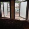HOTEL schall（シャール）(台東区/ラブホテル)の写真『ベッドから観た外の景色　鶯谷駅のプラットフォーム』by L&amp;L