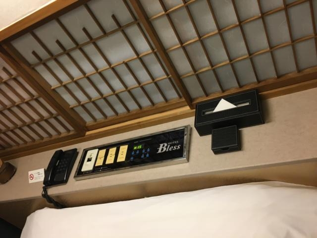 HOTEL Bless（ブレス)(新宿区/ラブホテル)の写真『403号室　ベッドサイド』by ちげ