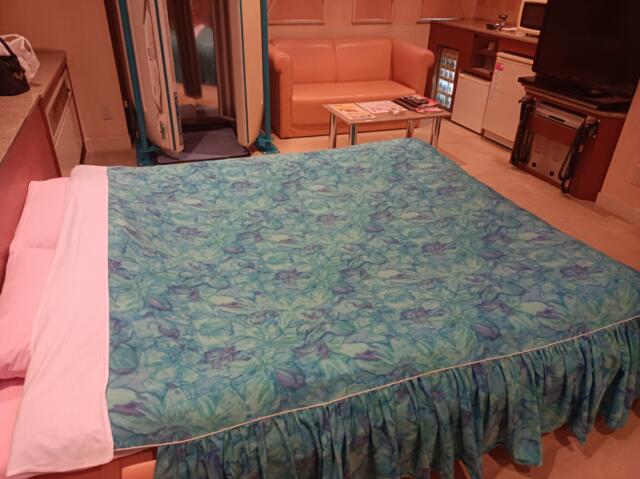 ル・サンチェ富里(富里市/ラブホテル)の写真『305号室 ベッド』by かーたー