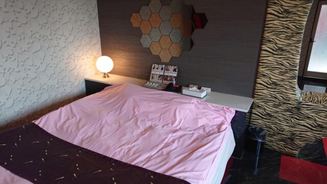 フォーラム(新宿区/ラブホテル)の写真『501号室 ベッド全景(ベッドの広さもたっぷりです)』by 舐めたろう