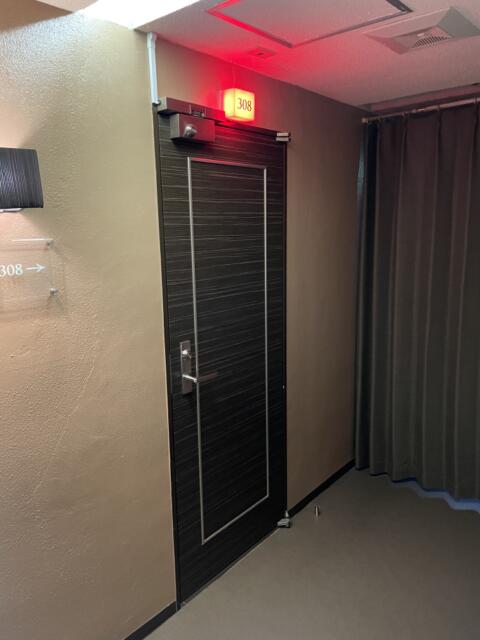 HOTEL RIO（リオ）(新宿区/ラブホテル)の写真『308号室、ドア前』by かとう茨城47