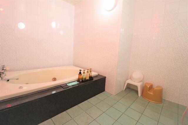 ホテル シルクロード(東大阪市/ラブホテル)の写真『205号室浴室（ホテル関係者の提供）』by さかみち（運営スタッフ）