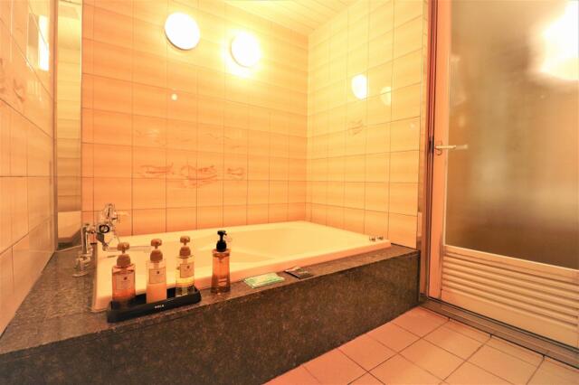ホテル シルクロード(東大阪市/ラブホテル)の写真『305号室浴室（ホテル関係者の提供）』by さかみち（運営スタッフ）