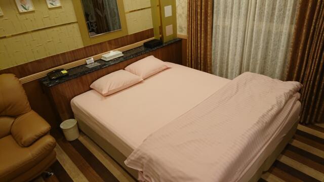 ホテル MARE（マーレ）(品川区/ラブホテル)の写真『303号室 ベッド全景』by 舐めたろう