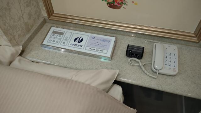 ホテル エアポート(豊島区/ラブホテル)の写真『206号室、枕元調度品』by Sparkle