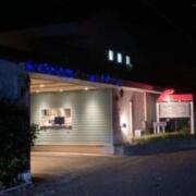 HOTEL ZEKU 吉田（ゼク)(吉田町/ラブホテル)の写真『夜の外観』by まさおJリーグカレーよ