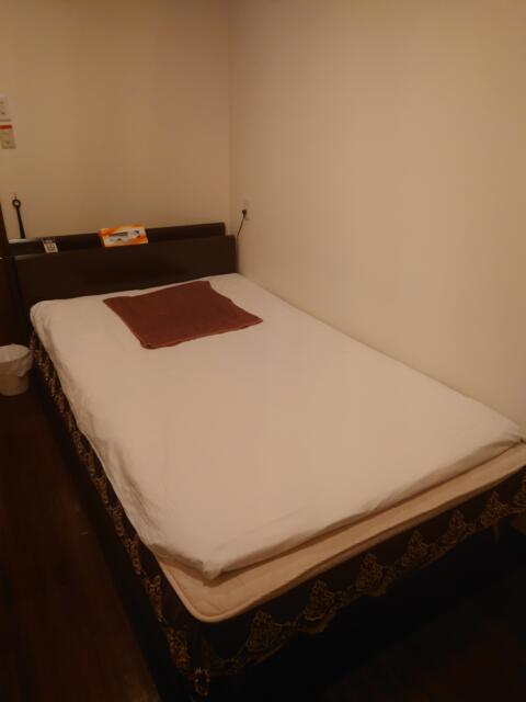 レンタルルーム オーロラ(荒川区/ラブホテル)の写真『305号室ベット』by そこそこの人生