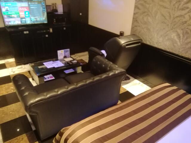 HOTEL VICTORIA RESORT(茅ヶ崎市/ラブホテル)の写真『305号室,部屋奥から。(22,7)』by キジ