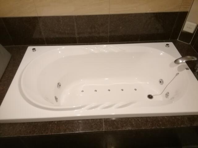 HOTEL VICTORIA RESORT(茅ヶ崎市/ラブホテル)の写真『305号室,浴槽です。(22,7)』by キジ