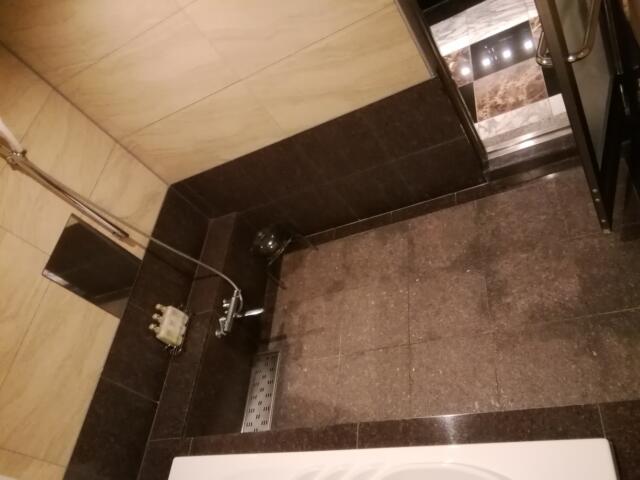 HOTEL VICTORIA RESORT(茅ヶ崎市/ラブホテル)の写真『305号室,洗い場です。(22,7)』by キジ