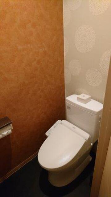 HOTEL LOTUS 池袋店(ロータス)(豊島区/ラブホテル)の写真『303号室（トイレ。ウォシュレットはTOTO製）』by 格付屋
