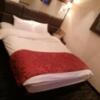HOTEL VICTORIA RESORT(茅ヶ崎市/ラブホテル)の写真『211号室、ベッドです。(22,8)』by キジ