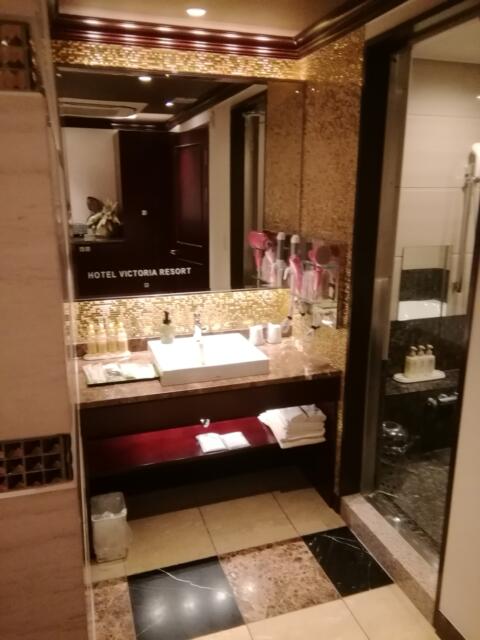 HOTEL VICTORIA RESORT(茅ヶ崎市/ラブホテル)の写真『211号室、豪華な洗面所です。(22,8)』by キジ