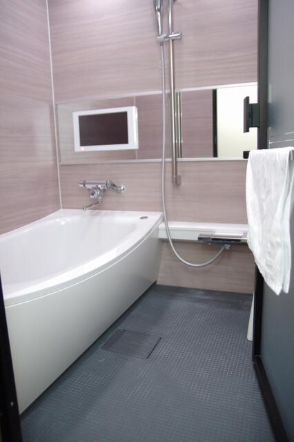 サードプレイスホテル大宮(さいたま市大宮区/ラブホテル)の写真『023号室　浴室』by マーケンワン
