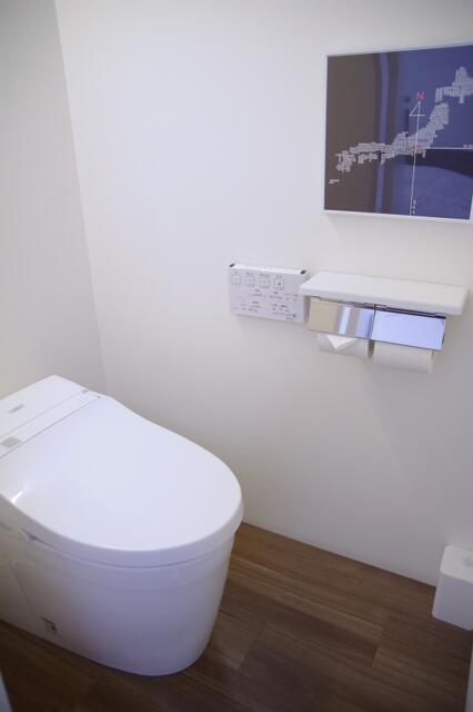 サードプレイスホテル大宮(さいたま市大宮区/ラブホテル)の写真『023号室　洗浄機能付きトイレ　(数字は大宮の位置であることが分かりました)』by マーケンワン