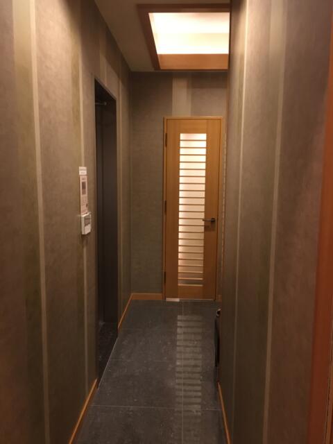 HOTEL CIELO（シエロ)(川口市/ラブホテル)の写真『401 内風呂　洗面　御手洗への廊下』by festa9