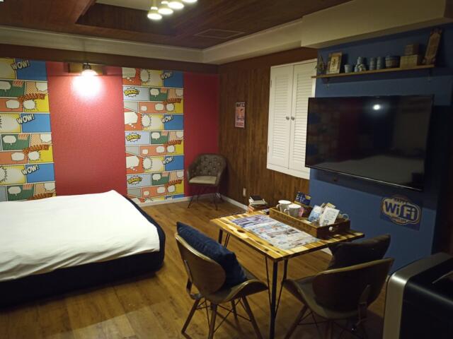 ホテルセッティングザシーン 栄(名古屋市中区/ラブホテル)の写真『305号室(全景)』by タンスにゴンゴン